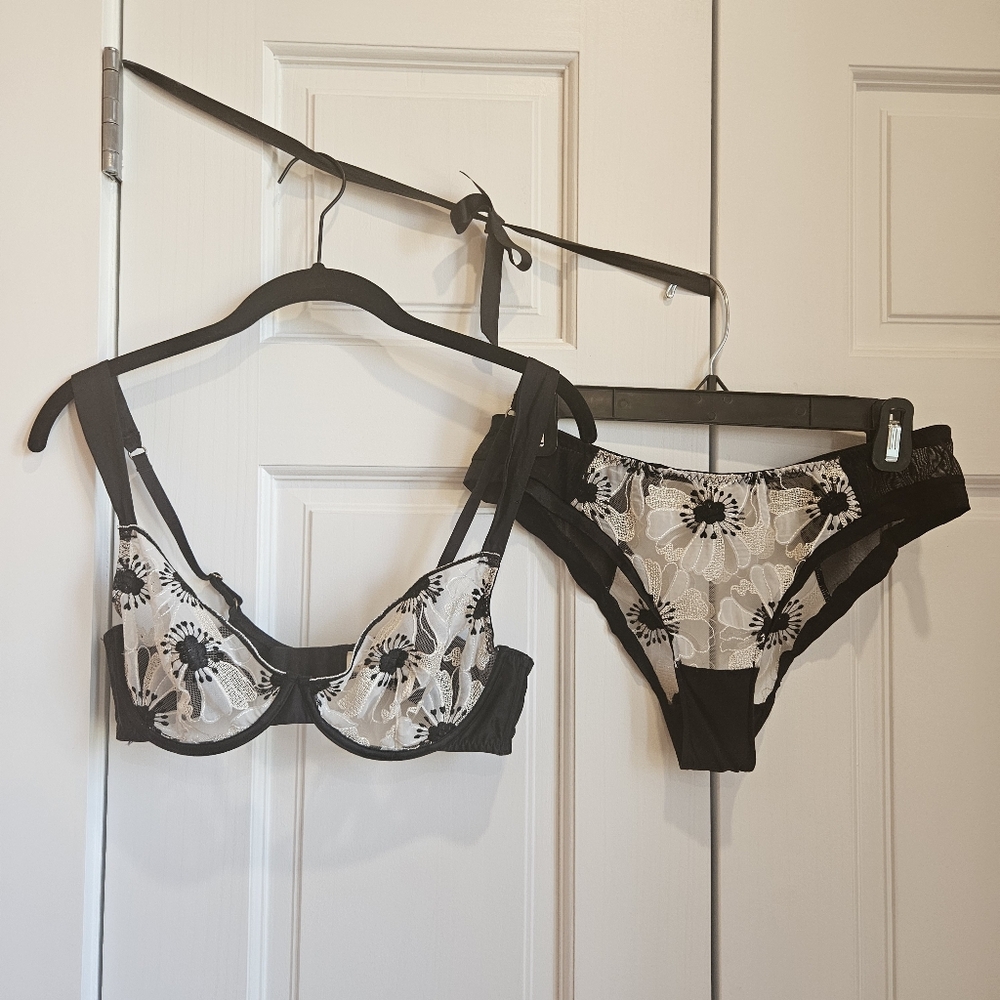 Myla Black & White Floral Lingerie Set- 34C, Medium Panty, Great Condition